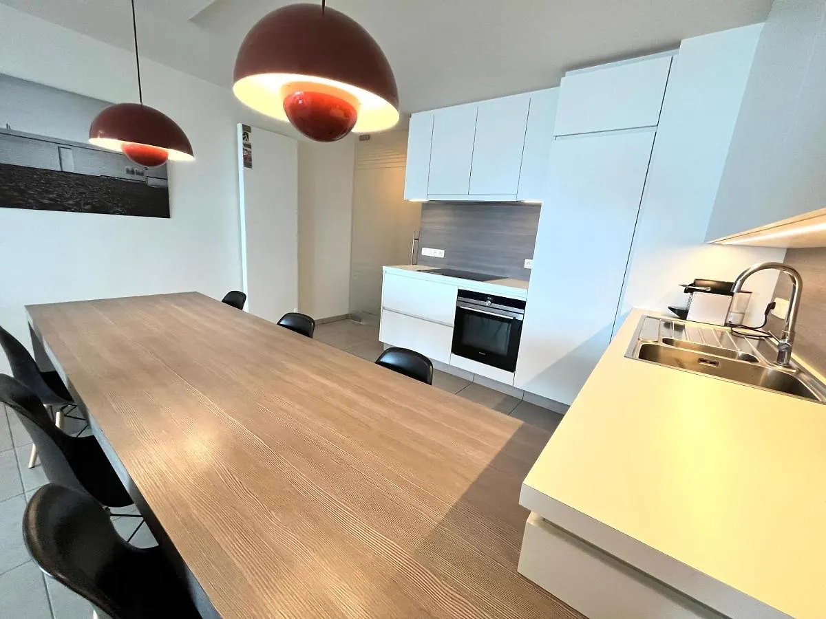 אוסטנדה Beautiful 3-Bedroom Apartment For 6 People With Front Sea View T28 0*,